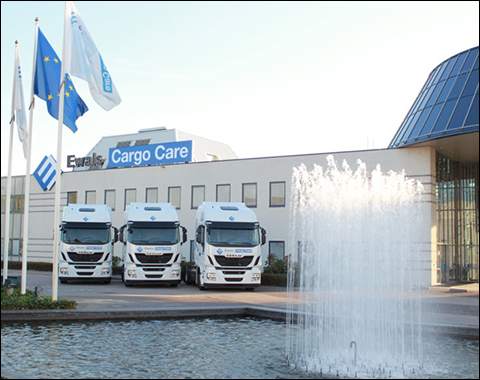 Maartje de Wit op de afdeling European Fleetcontrol bij Ewals Cargo Care